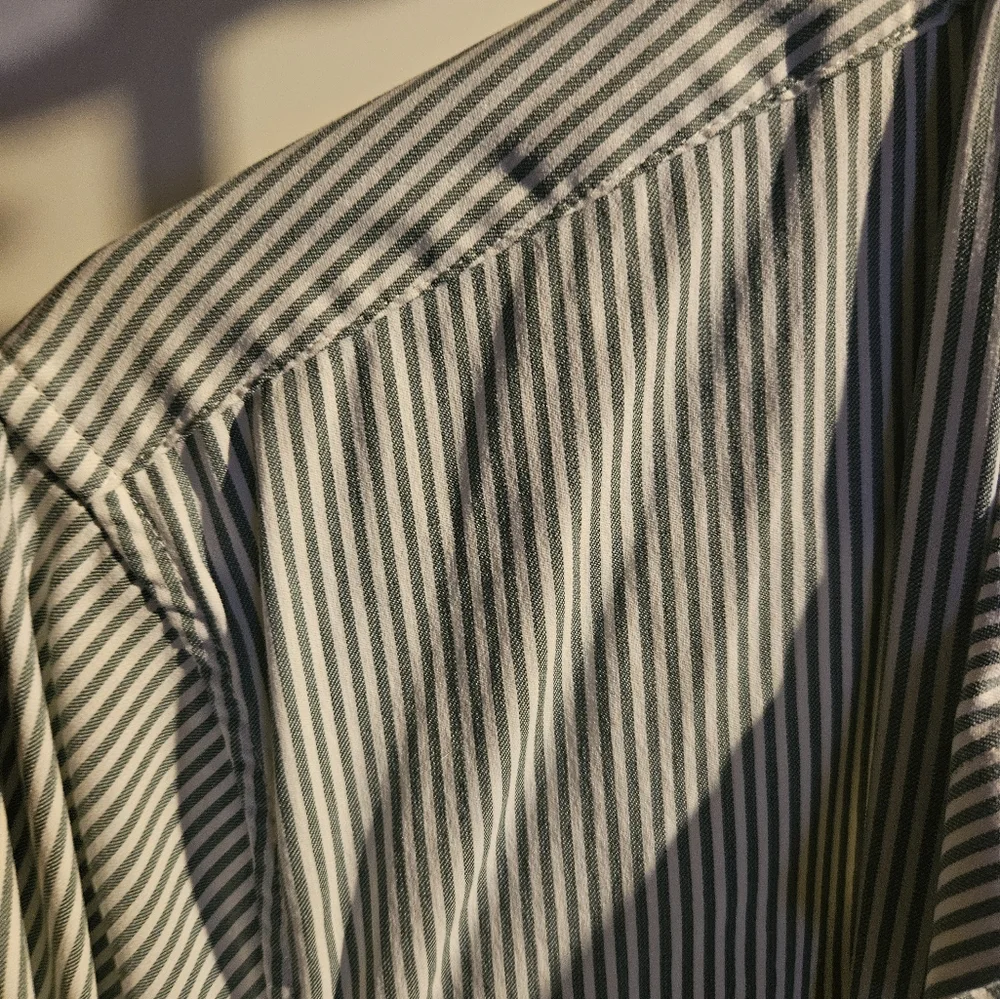 Bonobos Tech Short Sleeve - Picture 3 of 3